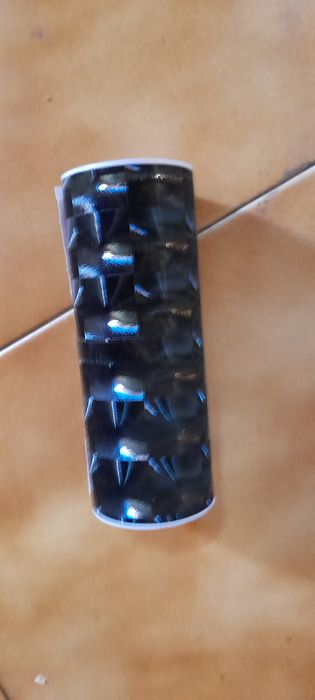 Dois rolos de carbono metalizados preto