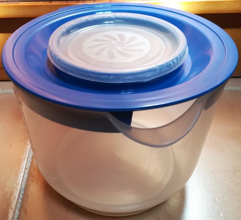 Copo doseador ou taça doseadora de plástico para cozinha .424730475229368325