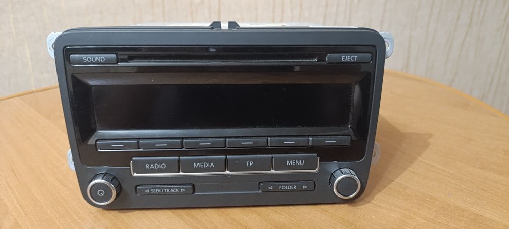 Продам штатну магнітолу для VW RCD 310