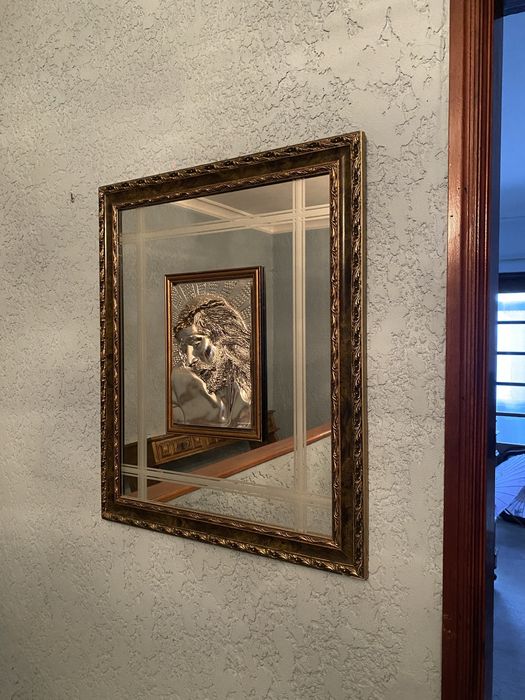 Quadro com Espelho e Cristo em Prata