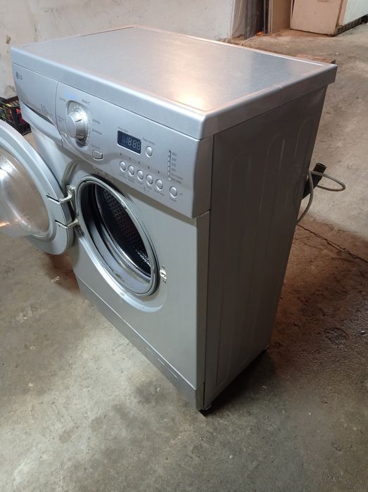 Продам пральну машинку LG