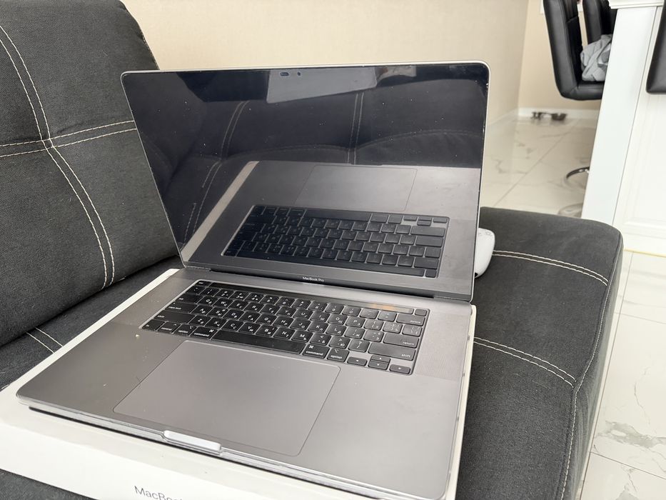 MacBook Pro 16” 512GB i7 / 16GB