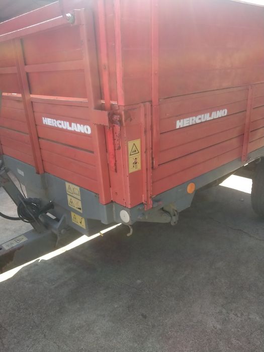 Vendo reboque semi-novo
