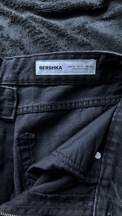Чорні джинси кльош