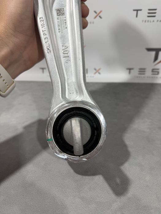 Важіль передній нижній прямий Tesla Model 3 Highland 1344341
