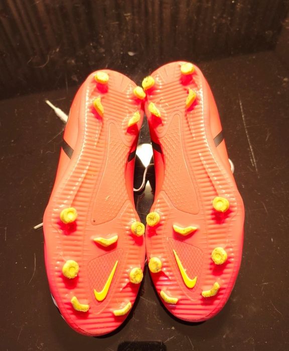 Chuteiras Nike Phantom 36