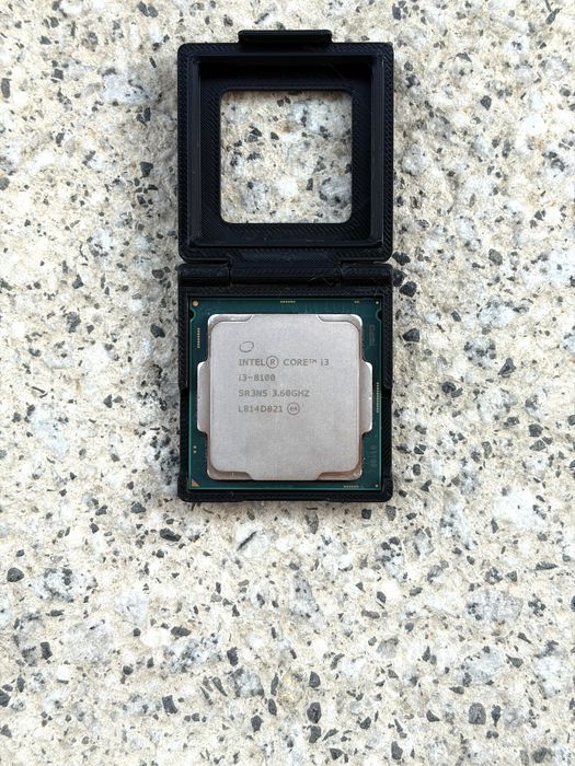 Procesor i3 8100
