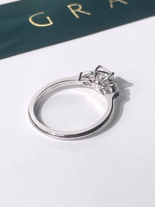 Золотое кольцо солитер с бриллиантами 1.00 карат.