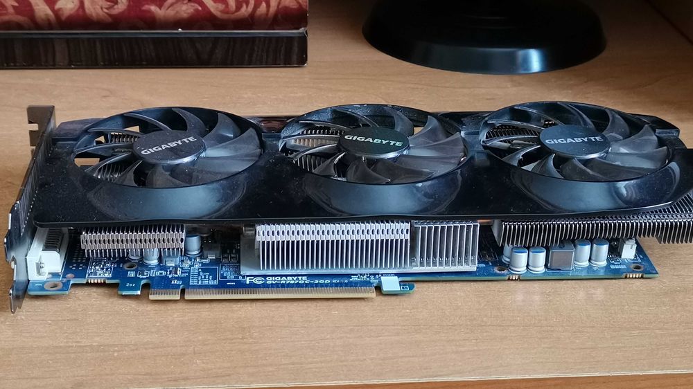 Відеокарта Gigabite HD 7870 2 gb oc