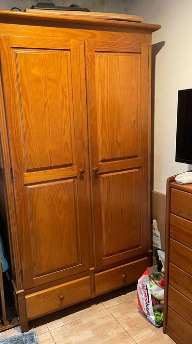 Roupeiro como novo em madeira