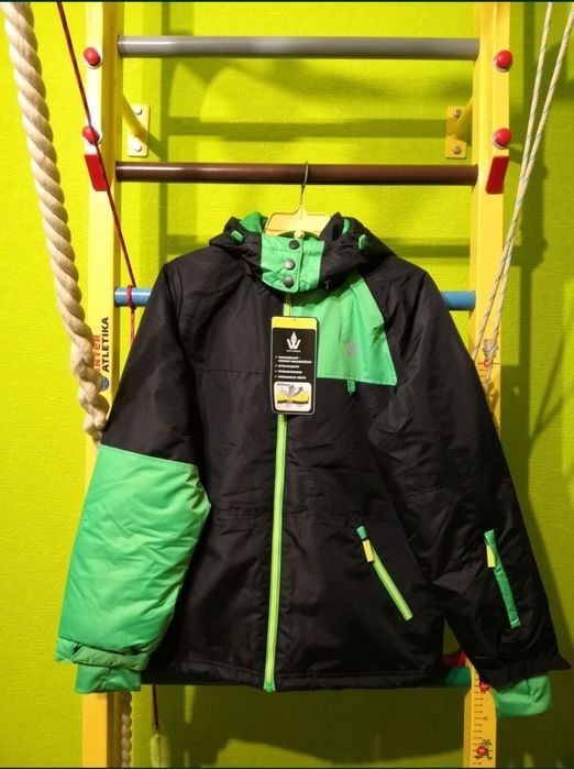 Продам   куртку на мальчика WHITE PASSAGE