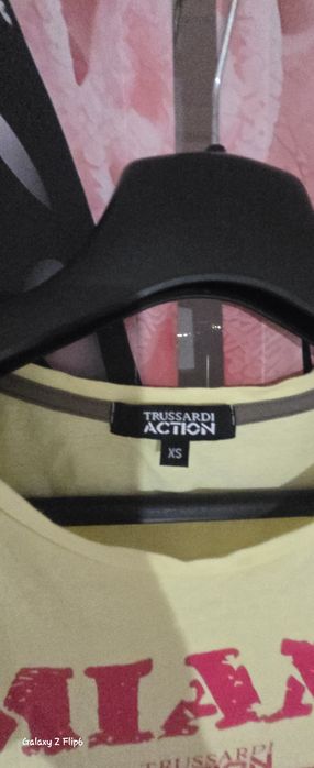 Nowa koszulka uszkodzona na szwie trussardi