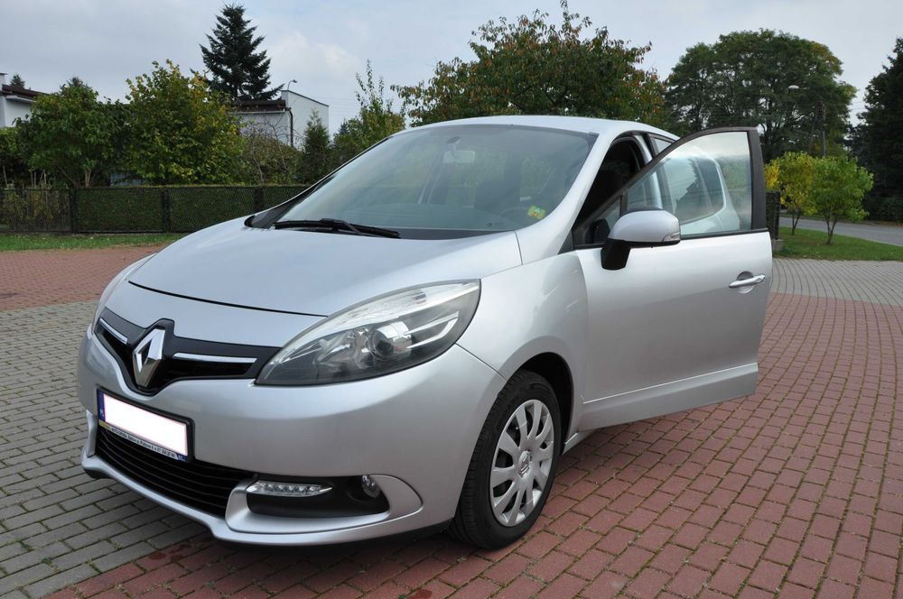 Wynajem/Wypożyczalnia aut osobowych - Renault SCENIC