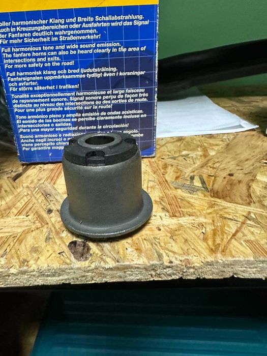 Сайлентблок переднього важеля підвіски M1826 Kleber