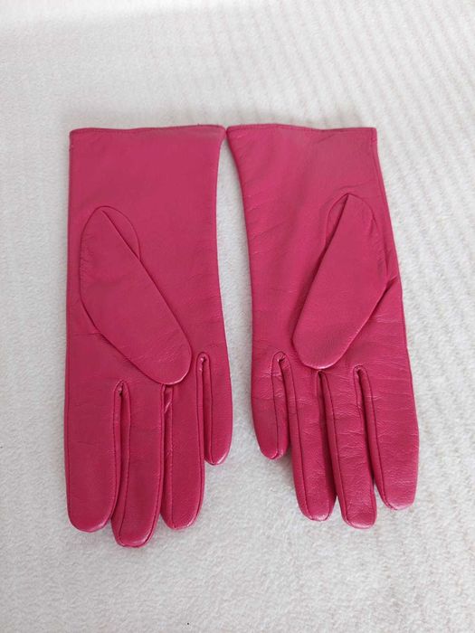 Rękawiczki różowe skórzane.