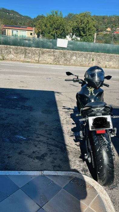 Kawasaki z650/.  50.2 kw de livrete