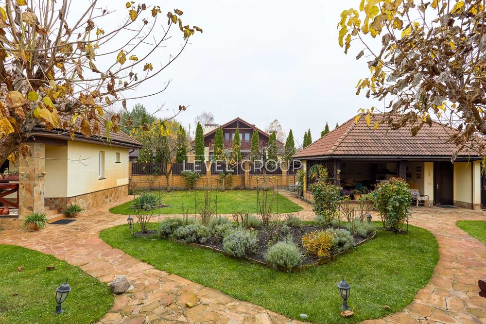 Будинок 230 м² з ремонтом, банею та гаражем, Северинівка, 10 сот, Без%