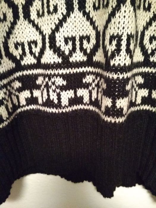 Sweter w bialo czarne wzory 42-44