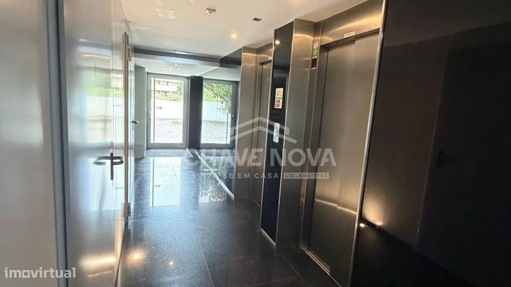 APARTAMENTO T2 | CANIDELO | 103 M² | VARANDA 5,60 M² | BOX 17,50 M² |