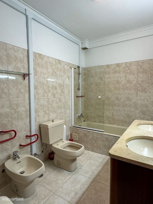 T2 com Terraço Grande, Garagem e Elevador