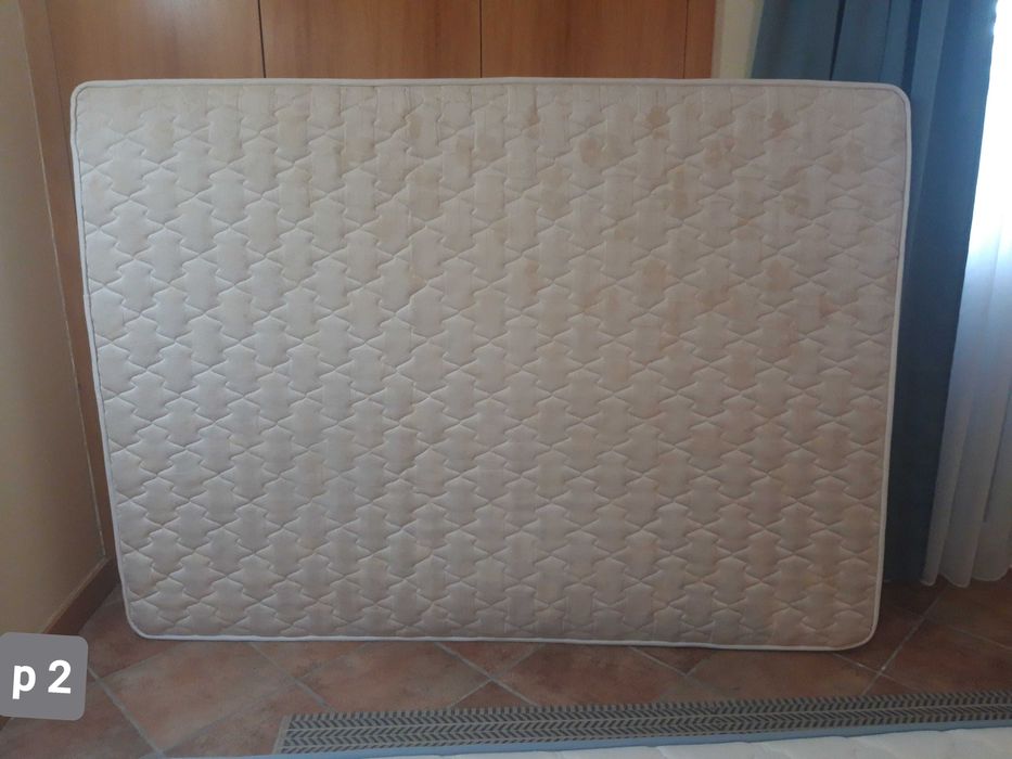 Cama de Casal antiga ótimo estado, preta + colchão
