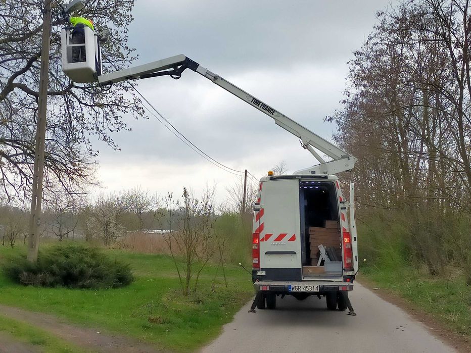 Podnośnik koszowy, zwyżka - wynajem i usługi.