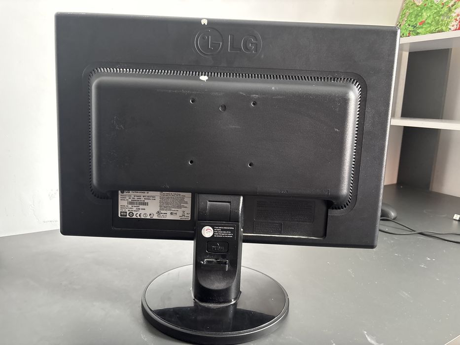 монітор LG Flatron W1942S.