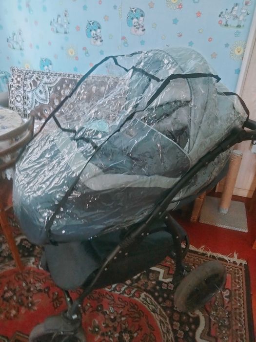 Продається дуже зручна дитяча коляска