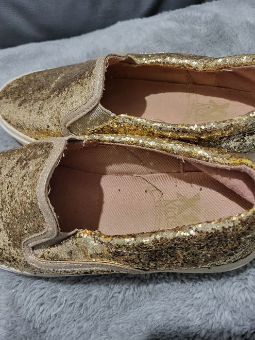 Ténis Dourados -Tamanho 33