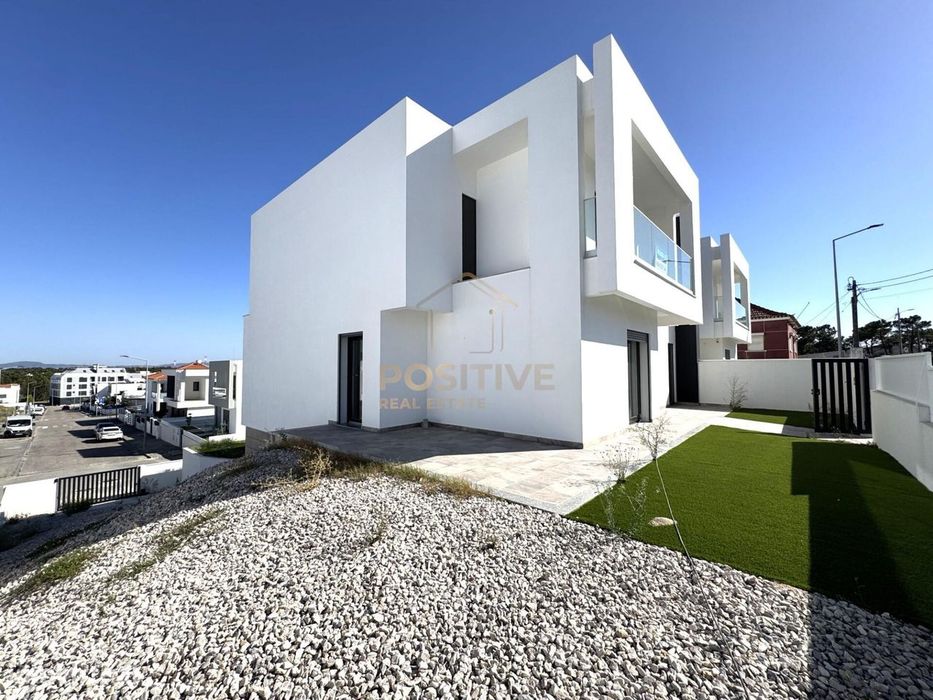 Moradia T4 em Vale de Milhaços | Espaço, luz natural |  A33 e A2 | A 2