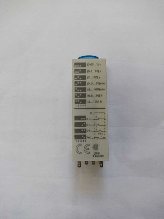 Реле часу (таймер)   FINDER 85.04.8.240.0000 плюс Розетка Finder 94.04