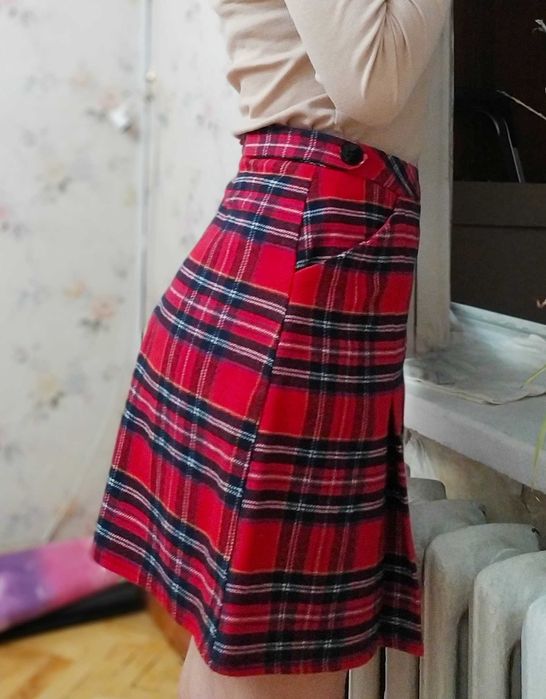 Спідниця у клітинку з кишенями