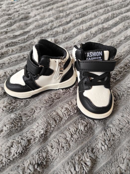 Кросівки 19 розмір нові