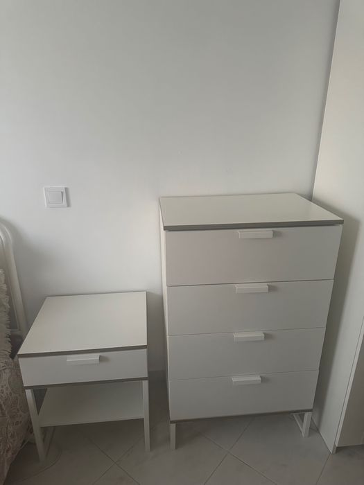 Mesa Cabeceira + Cómoda Ikea
