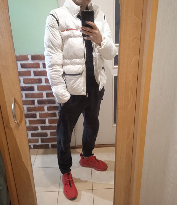 Курточка зимняя мужская  белая  PRADA