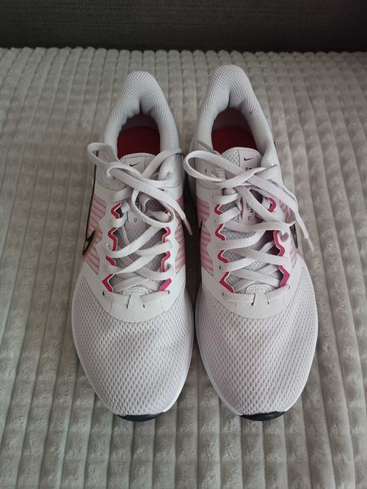 Кросівки жіночі (39 розмір) NIKE