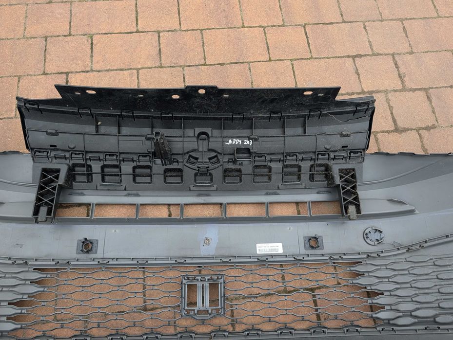 vw caddy 2k7 21- osobowy zderzak przód oryginał + grill