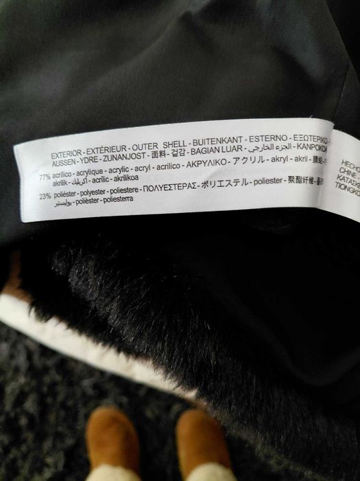 Casaco super elegante e fofinho para o inverno! Muito boas condições!