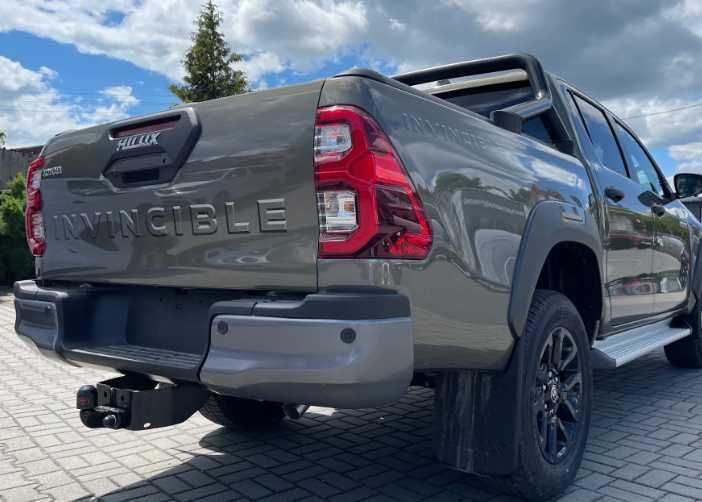 Разборка Toyota Hilux бампер комплектний