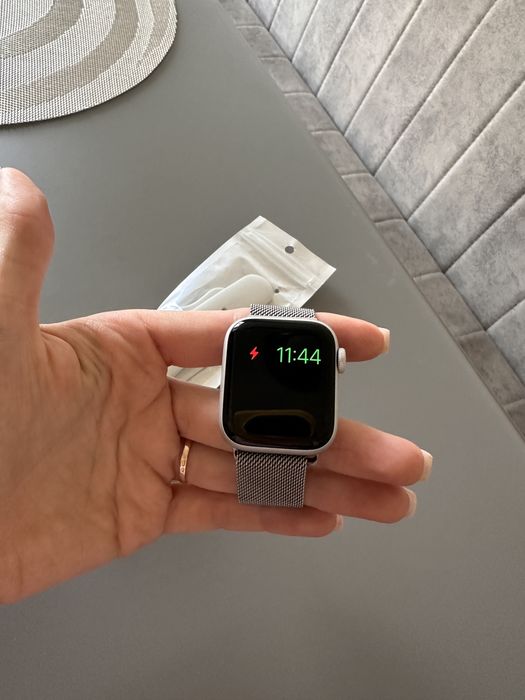 Смарт-годинник Apple Watch A2351 SE