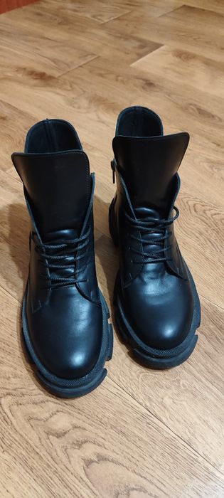 Ботинки женские.
