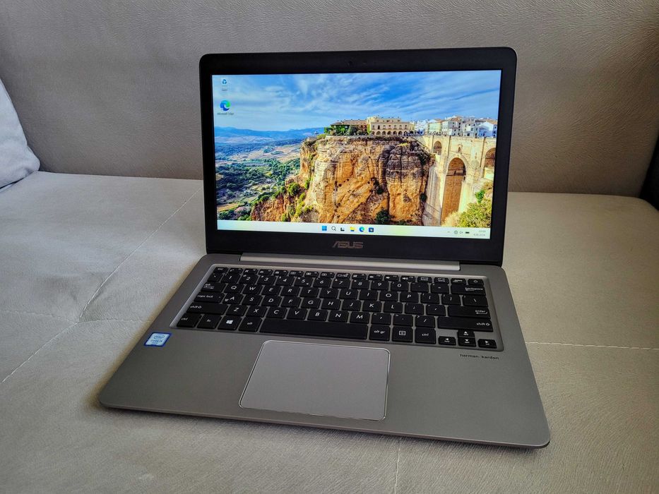 Laptop ASUS ZenBook UX310UA + pokrowiec