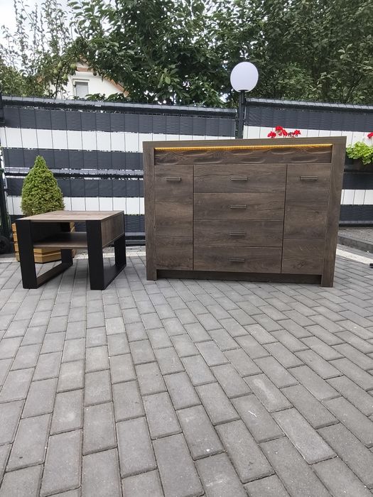 Komoda z podświetleniem led  i stolik