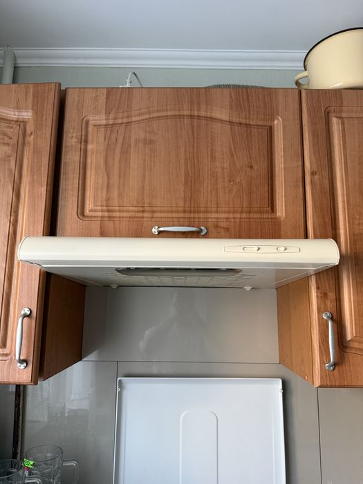 Витяжка кухонна 60 см, б/в, робочий стан