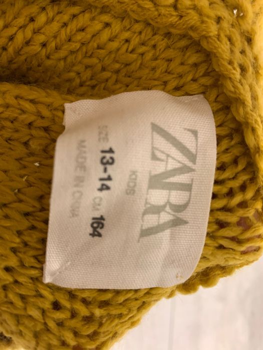 Śliczny jesienny sweter ze splotem