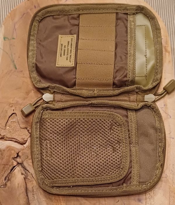 Bolsa Pequena para Documentos TAN [MFH]

Tamanho: 18 x 12 cm (LxA)

10