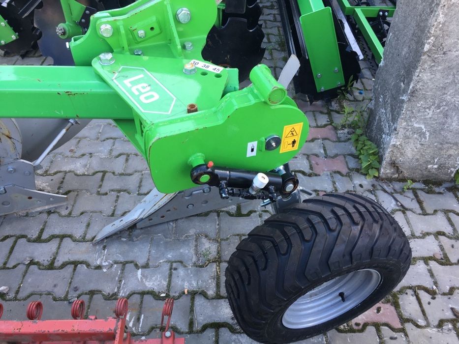 Оборотний плуг Bomet, плуг, польський плуг, оборотний