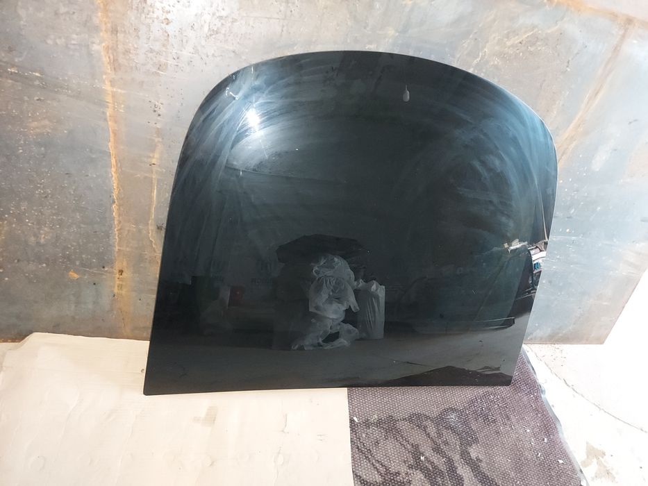 Скло заднє  Tesla