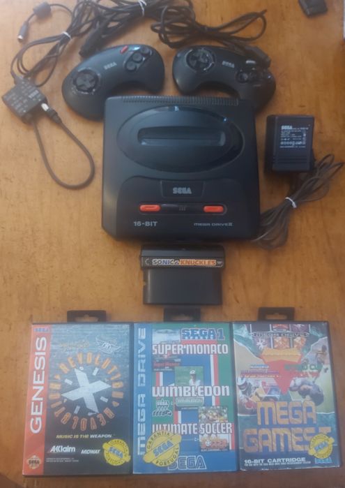 Mega drive ll com jogos e 2 comandos originais.