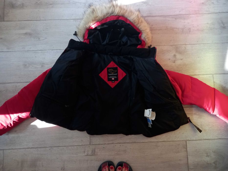 пуховик жіночий Canada Goose короткий червоний